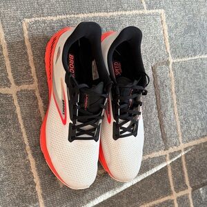 Brooks White and Orange Launch 10 GTS Shoes, size 11.5 men’s